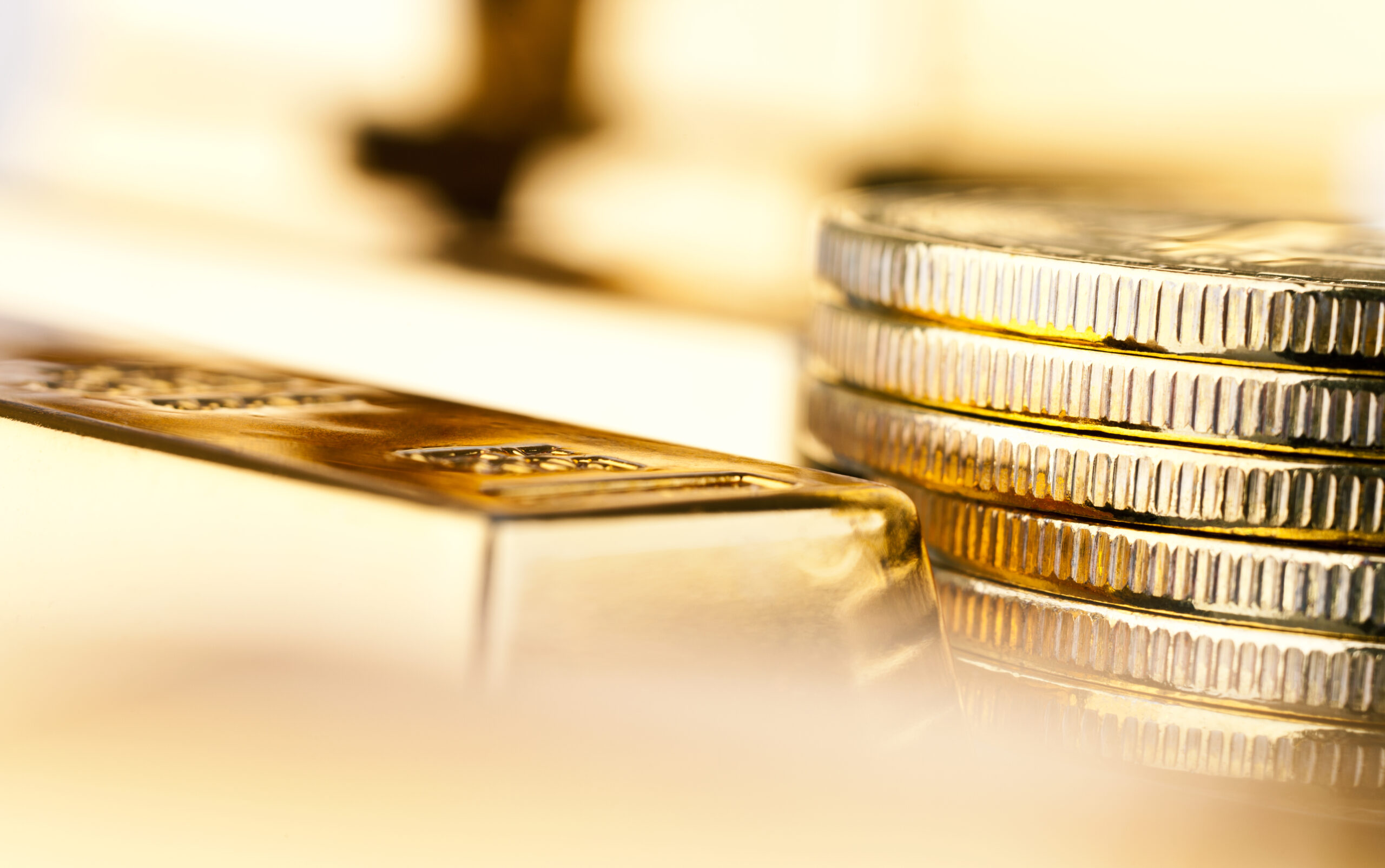 Goldbarren und Goldmünzen